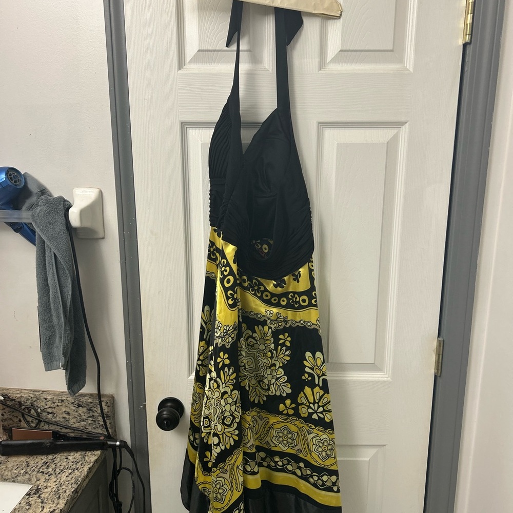 Halter neck dress.